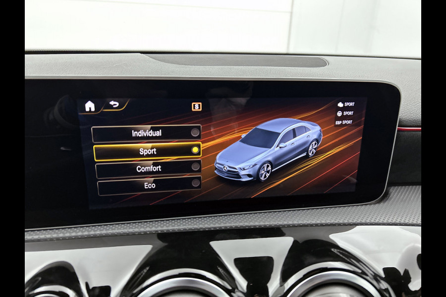 Mercedes-Benz A-Klasse 200 Business Solution AMG(NL-auto, Dealer onderhoud, Trekhaak, Navi, Camera, StoelV, Etc)