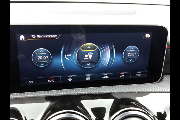 Mercedes-Benz A-Klasse 200 Business Solution AMG(NL-auto, Dealer onderhoud, Trekhaak, Navi, Camera, StoelV, Etc)