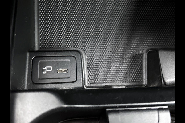 Mercedes-Benz A-Klasse 200 Business Solution AMG(NL-auto, Dealer onderhoud, Trekhaak, Navi, Camera, StoelV, Etc)