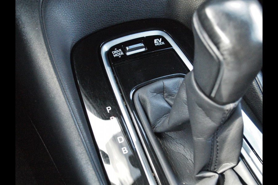 Toyota Corolla Touring Sports 1.8 Hybrid Black Style-pakket | 17 Inch | Camera | Apple Carplay | Cruise Control | NL-Auto | Toyota Corolla Touring Sports 1.8 Hybrid Black Style-pakket | 17 Inch | Camera | Apple Carplay | Cruise Control | NL-Auto |