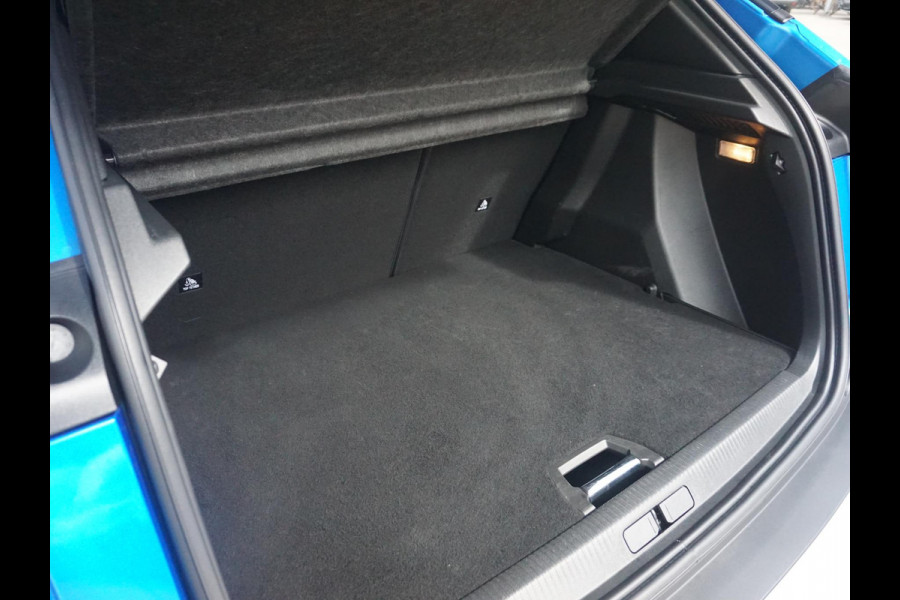 Peugeot e-2008 EV Allure Pack 50 kWh Soh batterij 95%