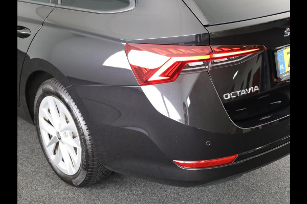 Škoda Octavia Combi 1.4 TSI iV PHEV Business Edition 204 pk Automaat (DSG) | Private lease vanaf 634,-- | Verlengde garantie | Navigatie | Parkeersensoren | Adaptieve cruise control | Stoelverwarming |
