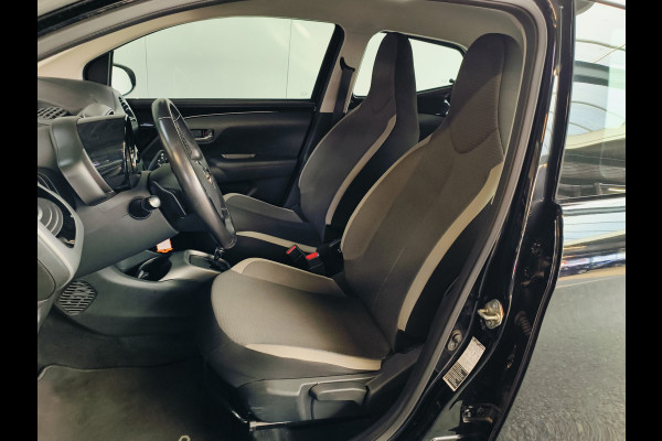 Toyota Aygo 1.0 VVT-i x-play AUTOMAAT uit 2020 Rijklaar + 12 maanden Bovag-garantie Henk Jongen Auto's in Helmond,  al 50 jaar service zoals 't hoort!