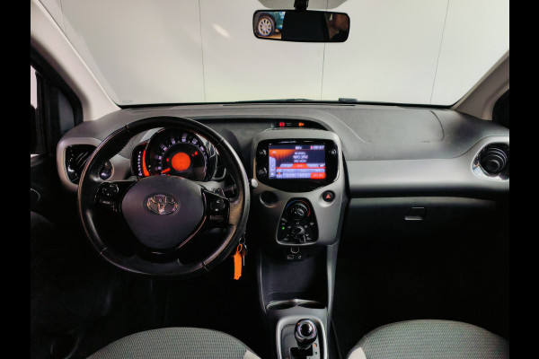 Toyota Aygo 1.0 VVT-i x-play AUTOMAAT uit 2020 Rijklaar + 12 maanden Bovag-garantie Henk Jongen Auto's in Helmond,  al 50 jaar service zoals 't hoort!