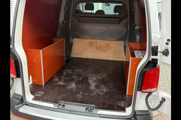 Volkswagen Transporter 2.0 TDI L2H1 30 DC Highline | Camera | Trekhaak | Automaat