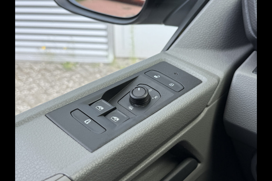 Volkswagen Transporter 2.0 TDI L2H1 30 DC Highline | Camera | Trekhaak | Automaat