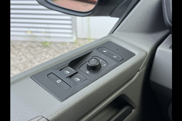 Volkswagen Transporter 2.0 TDI L2H1 30 DC Highline | Camera | Trekhaak | Automaat