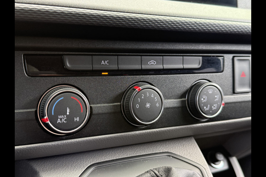 Volkswagen Transporter 2.0 TDI L2H1 30 DC Highline | Camera | Trekhaak | Automaat