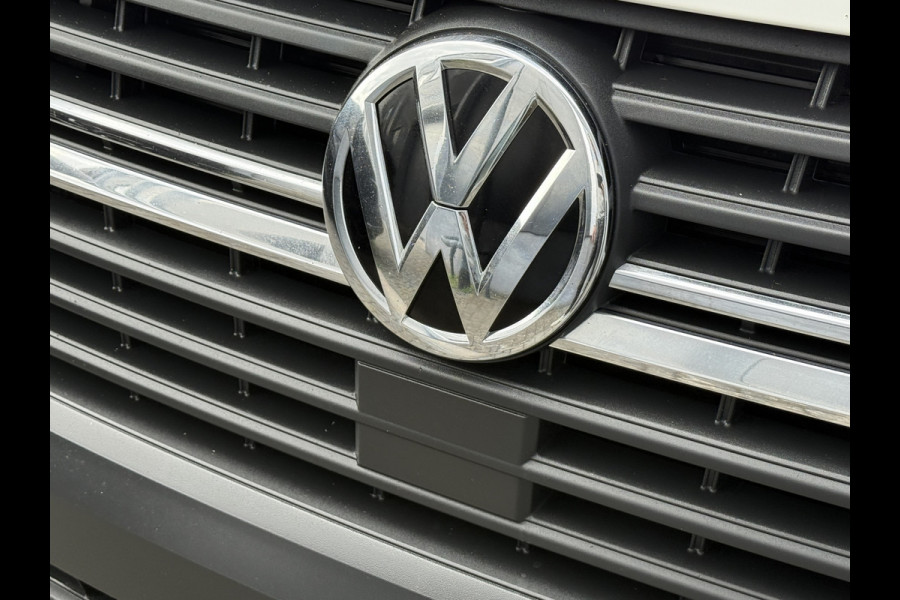 Volkswagen Transporter 2.0 TDI L2H1 30 DC Highline | Camera | Trekhaak | Automaat