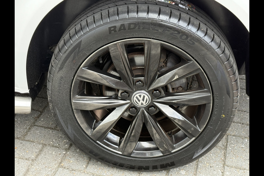 Volkswagen Transporter 2.0 TDI L2H1 30 DC Highline | Camera | Trekhaak | Automaat
