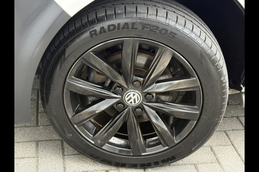 Volkswagen Transporter 2.0 TDI L2H1 30 DC Highline | Camera | Trekhaak | Automaat