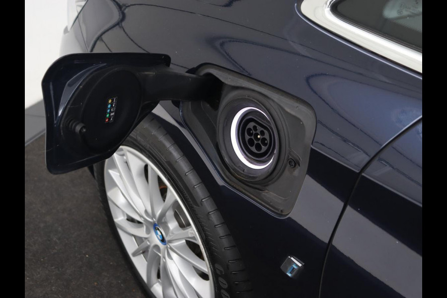 BMW 2 Serie Active Tourer 225xe iPerformance High Executive | Trekhaak | Cruise Control | Leder | Automaat | Stoelverwarming | Navigatie | PDC | Bluetooth | LMV 17 inch | PHEV