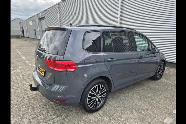 Volkswagen Touran 1.5 TSI 7p Autom,Panorama,airco,adap cruise,nav/camera,wegkl. trekhaak,stoelverwarming,standkachel,