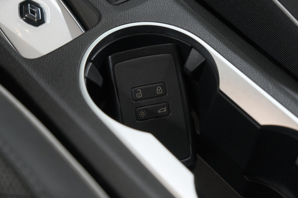 Renault Captur 1.6 E-Tech Plug-in Hybrid 160 Intens | Camera | 9.3 Inch Groot Scherm | Apple Carplay | Parkeersensoren