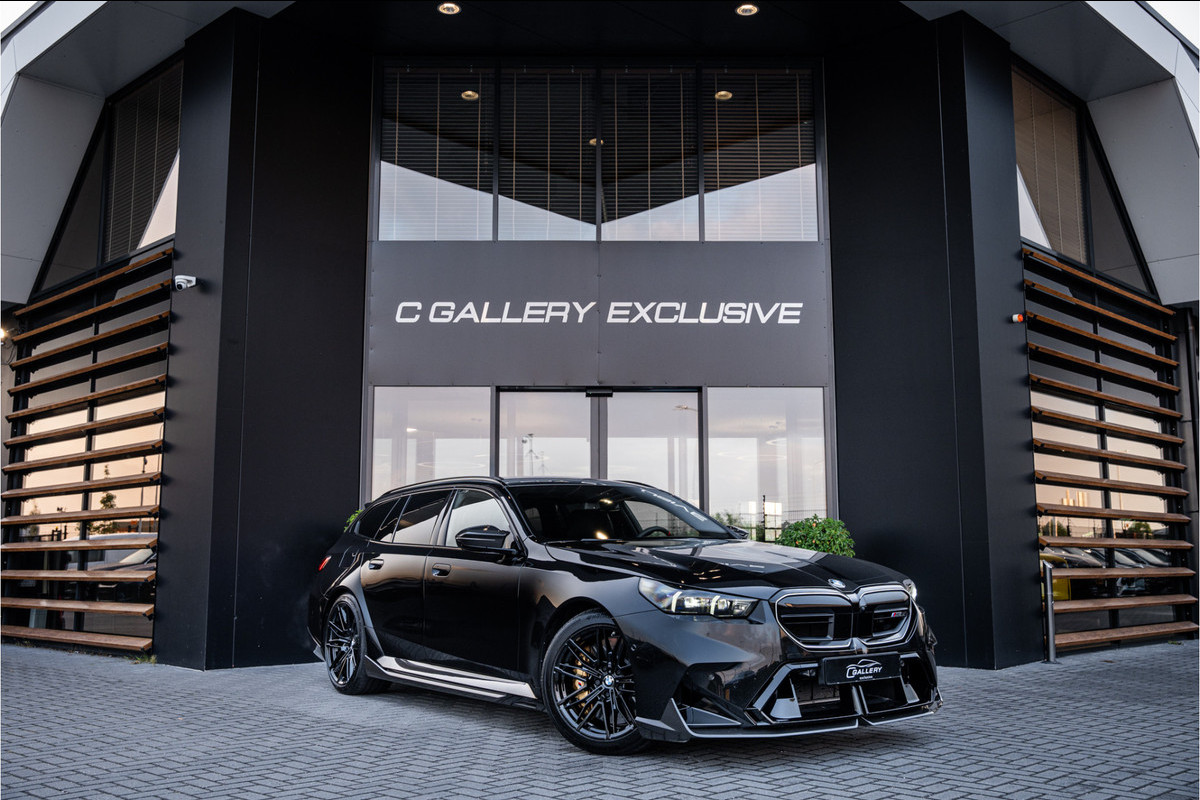 BMW M5 5-serie Touring - Origineel NL | M Drive Professional | Panorama | Carbonpakket | Keramisch | B&W BMW M5 5-serie Touring - Origineel NL | M Drive Professional | Panorama | Carbonpakket | Keramisch | B&W