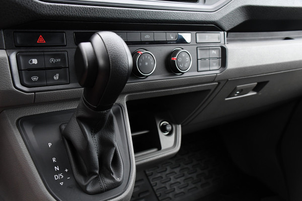Volkswagen Crafter 35 2.0 TDI L3H3 Black Edition Adaptieve Cruise, Camera, Carplay, 177pk, Automaat, LED, Stoelverwarming, Multimedia, BOM VOL!
