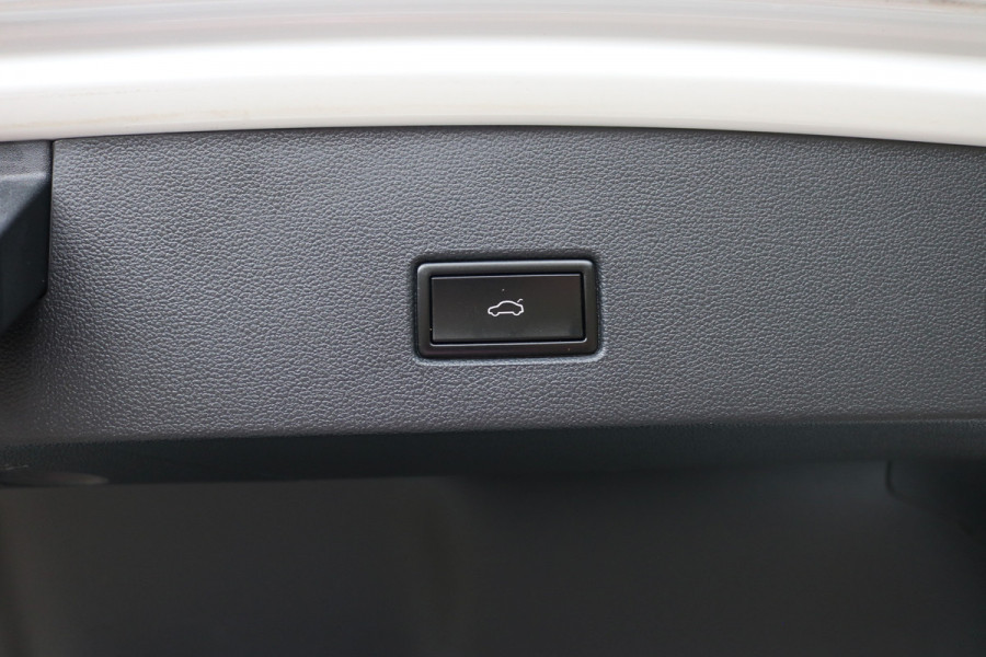 Volkswagen T-Roc 1.5 TSI Sport Autom Xenon Keyless Virtual cockpit Navi Camera Bj:2020 Volkswagen T-Roc 1.5 TSI Sport Autom Xenon Keyless Virtual cockpit Navi Camera Bj:2020