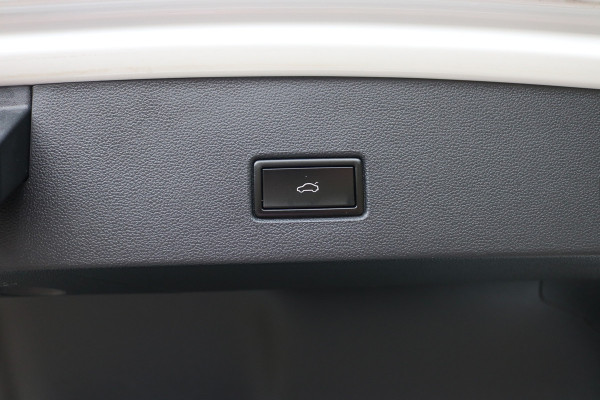 Volkswagen T-Roc 1.5 TSI Sport Autom Xenon Keyless Virtual cockpit Navi Camera Bj:2020 Volkswagen T-Roc 1.5 TSI Sport Autom Xenon Keyless Virtual cockpit Navi Camera Bj:2020