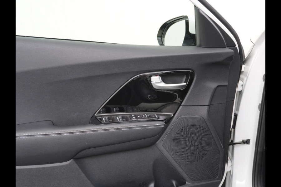 Kia e-Niro DynamicLine 64kWh Warmtepomp Apple Carplay Android Auto Navi Ecc Adap.Cruise Camera Pdc DAB Stoel+Stuurverwarming Lane Assist Kia Connect Dealeronderhouden Origineel Nederlandse Auto