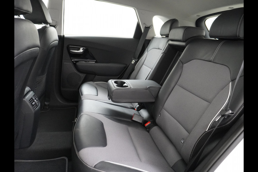 Kia e-Niro DynamicLine 64kWh Warmtepomp Apple Carplay Android Auto Navi Ecc Adap.Cruise Camera Pdc DAB Stoel+Stuurverwarming Lane Assist Kia Connect Dealeronderhouden Origineel Nederlandse Auto