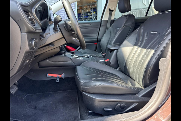 Ford FOCUS Wagon 1.5 EcoBoost Vignale | Automaat | Wegklapbare trekhaak | Winter Pack | Head up Display | Bang&Olufsen | Adaptive cruise control | Adaptive LED | Dodehoeksensoren