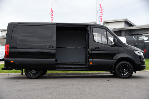 Mercedes-Benz Sprinter 317 1.9 CDI L2H1 RWD Black Edition Camera, Cruise, Carplay, 3500kg Trekhaak, 170pk, Automaat, LED, Multimedia,  Stoelverwarming, UNIEK