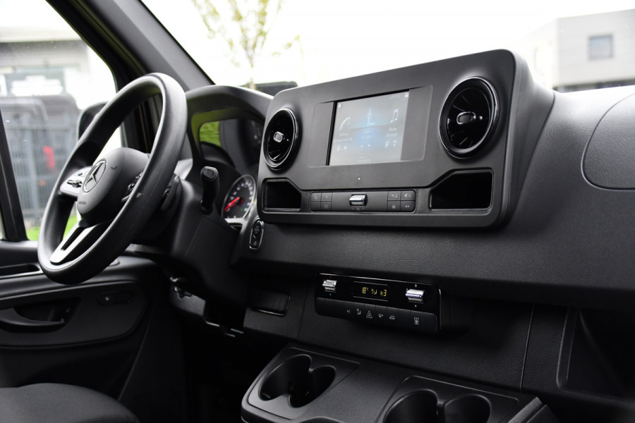 Mercedes-Benz Sprinter 317 1.9 CDI L2H1 RWD Black Edition Camera, Cruise, Carplay, 3500kg Trekhaak, 170pk, Automaat, LED, Multimedia,  Stoelverwarming, UNIEK