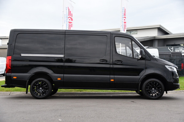 Mercedes-Benz Sprinter 317 1.9 CDI L2H1 RWD Black Edition Camera, Cruise, Carplay, 3500kg Trekhaak, 170pk, Automaat, LED, Multimedia,  Stoelverwarming, UNIEK