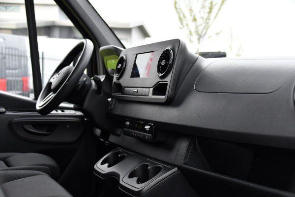 Mercedes-Benz Sprinter 317 1.9 CDI L2H1 RWD Black Edition Camera, Cruise, Carplay, 3500kg Trekhaak, 170pk, Automaat, LED, Multimedia,  Stoelverwarming, UNIEK