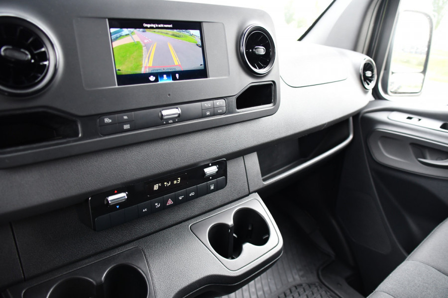 Mercedes-Benz Sprinter 317 1.9 CDI L2H1 RWD Black Edition Camera, Cruise, Carplay, 3500kg Trekhaak, 170pk, Automaat, LED, Multimedia,  Stoelverwarming, UNIEK