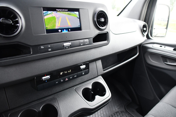 Mercedes-Benz Sprinter 317 1.9 CDI L2H1 RWD Black Edition Camera, Cruise, Carplay, 3500kg Trekhaak, 170pk, Automaat, LED, Multimedia,  Stoelverwarming, UNIEK