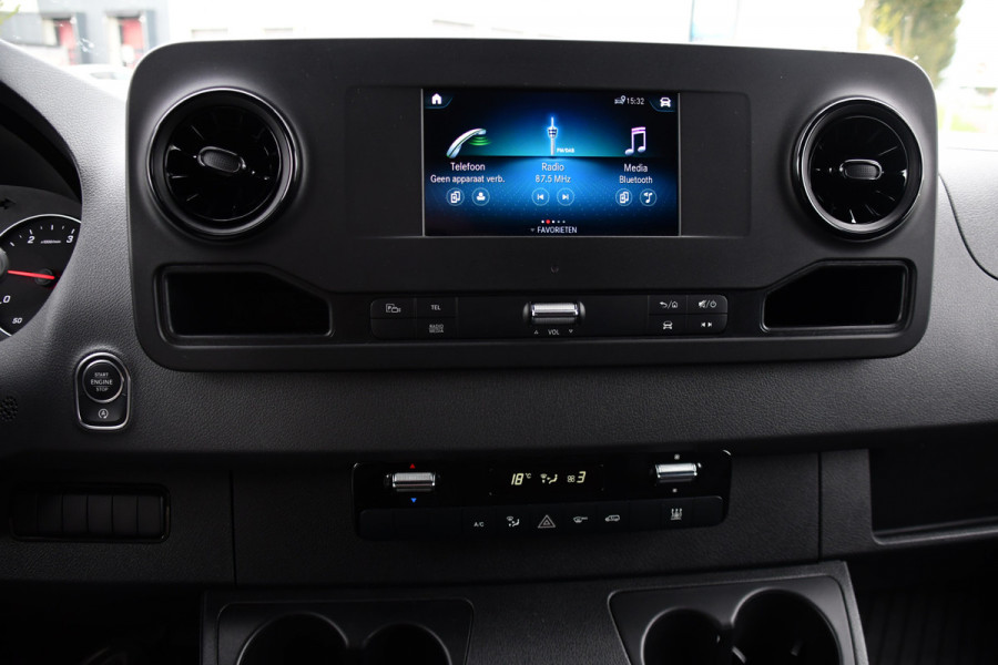 Mercedes-Benz Sprinter 317 1.9 CDI L2H1 RWD Black Edition Camera, Cruise, Carplay, 3500kg Trekhaak, 170pk, Automaat, LED, Multimedia,  Stoelverwarming, UNIEK