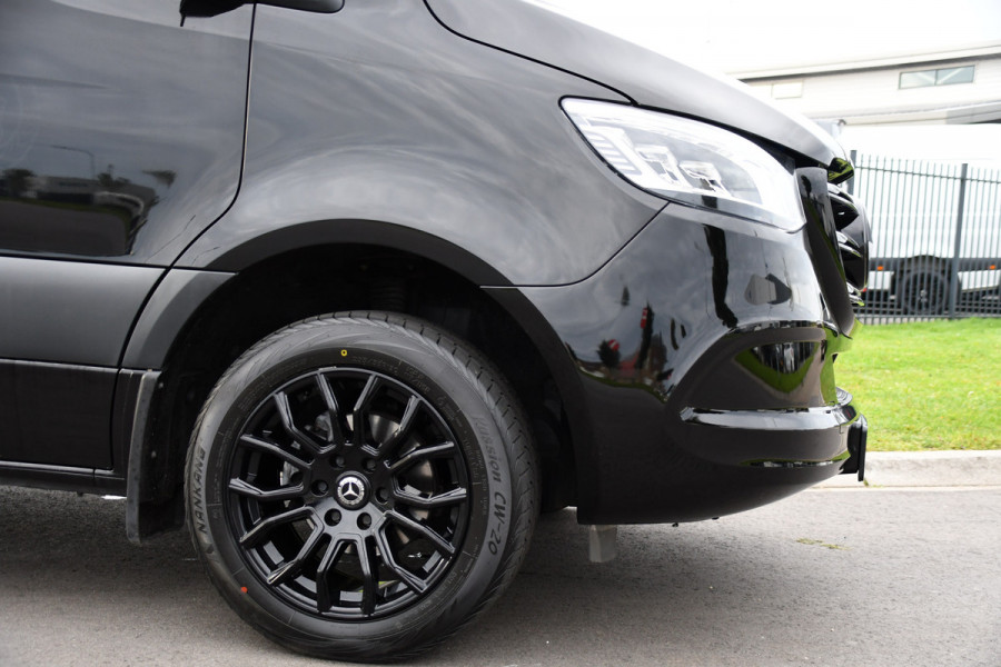 Mercedes-Benz Sprinter 317 1.9 CDI L2H1 RWD Black Edition Camera, Cruise, Carplay, 3500kg Trekhaak, 170pk, Automaat, LED, Multimedia,  Stoelverwarming, UNIEK