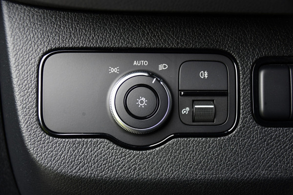 Mercedes-Benz Sprinter 317 1.9 CDI L2H1 RWD Black Edition Camera, Cruise, Carplay, 3500kg Trekhaak, 170pk, Automaat, LED, Multimedia,  Stoelverwarming, UNIEK