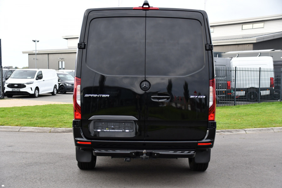 Mercedes-Benz Sprinter 317 1.9 CDI L2H1 RWD Black Edition Camera, Cruise, Carplay, 3500kg Trekhaak, 170pk, Automaat, LED, Multimedia,  Stoelverwarming, UNIEK