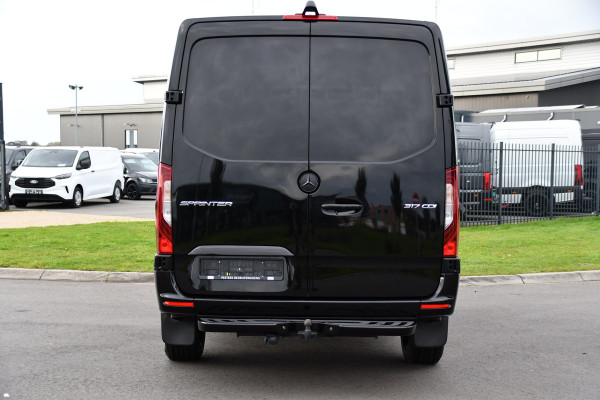 Mercedes-Benz Sprinter 317 1.9 CDI L2H1 RWD Black Edition Camera, Cruise, Carplay, 3500kg Trekhaak, 170pk, Automaat, LED, Multimedia,  Stoelverwarming, UNIEK