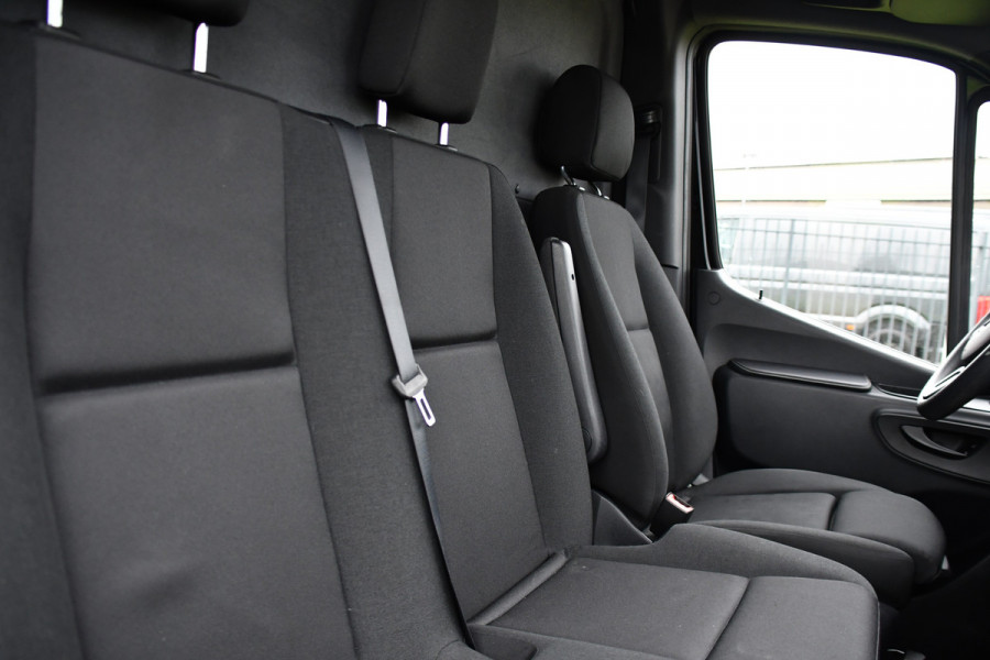 Mercedes-Benz Sprinter 317 1.9 CDI L2H1 RWD Black Edition Camera, Cruise, Carplay, 3500kg Trekhaak, 170pk, Automaat, LED, Multimedia,  Stoelverwarming, UNIEK