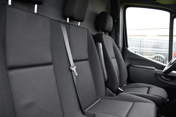 Mercedes-Benz Sprinter 317 1.9 CDI L2H1 RWD Black Edition Camera, Cruise, Carplay, 3500kg Trekhaak, 170pk, Automaat, LED, Multimedia,  Stoelverwarming, UNIEK