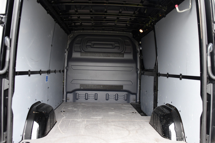 Mercedes-Benz Sprinter 317 1.9 CDI L2H1 RWD Black Edition Camera, Cruise, Carplay, 3500kg Trekhaak, 170pk, Automaat, LED, Multimedia,  Stoelverwarming, UNIEK