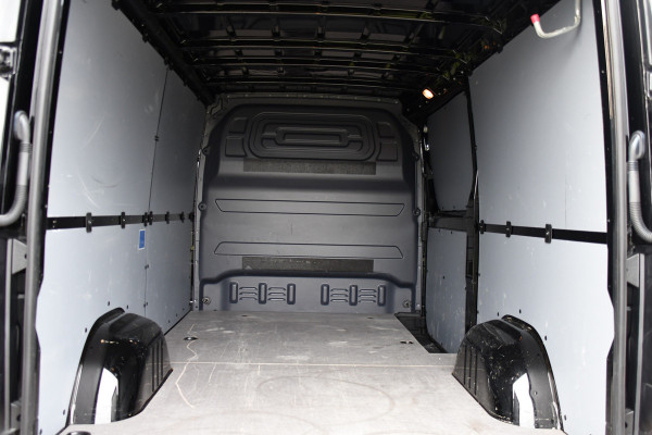 Mercedes-Benz Sprinter 317 1.9 CDI L2H1 RWD Black Edition Camera, Cruise, Carplay, 3500kg Trekhaak, 170pk, Automaat, LED, Multimedia,  Stoelverwarming, UNIEK
