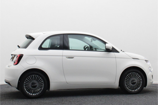 Fiat 500E Icon 42 kWh Virtual Cockpit, Camera, Rijstrooksensor, Cruise, Apple Carplay, DAB, 16''