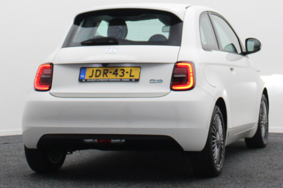 Fiat 500E Icon 42 kWh Virtual Cockpit, Camera, Rijstrooksensor, Cruise, Apple Carplay, DAB, 16''