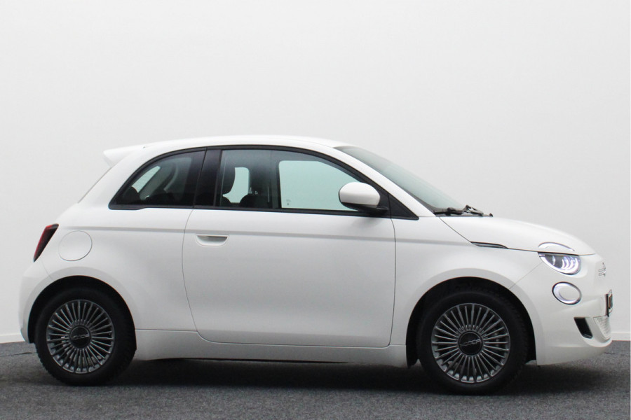 Fiat 500E Icon 42 kWh Virtual Cockpit, Camera, Rijstrooksensor, Cruise, Apple Carplay, DAB, 16''