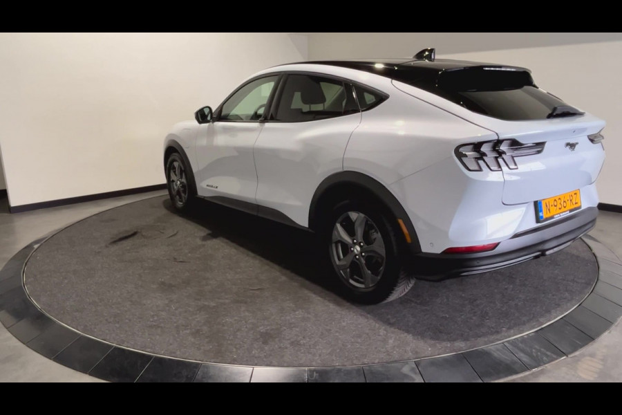 Ford Mustang Mach-E Extended RWD 98 kWh | Achteruitrijcamera | Intelligent adaptive cruise control & speed assist
