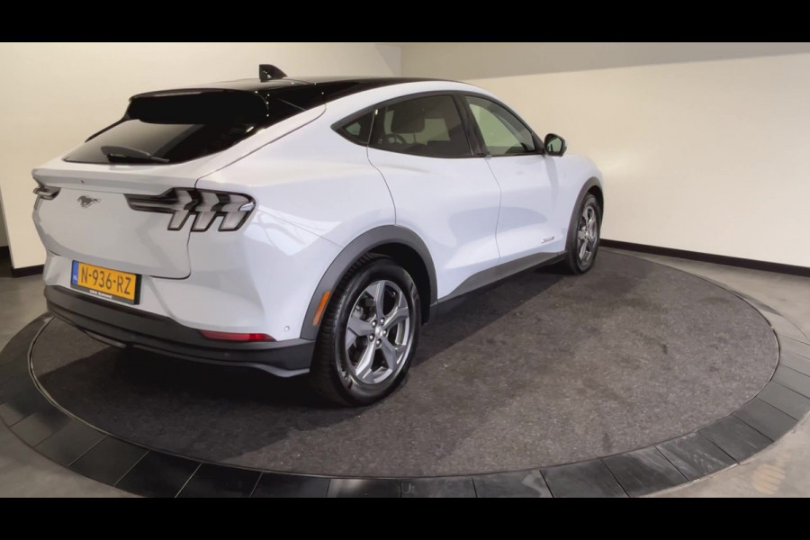 Ford Mustang Mach-E Extended RWD 98 kWh | Achteruitrijcamera | Intelligent adaptive cruise control & speed assist