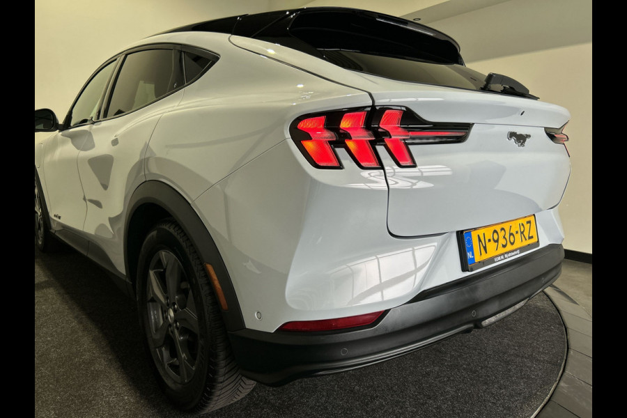 Ford Mustang Mach-E Extended RWD 98 kWh | Achteruitrijcamera | Intelligent adaptive cruise control & speed assist