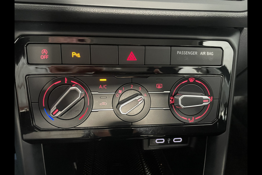 Volkswagen T-Cross 1.0 TSI Life Achteruitrijcamera - Cruise control - Airco - Trekhaak - Dakrails - Stuur leder - Stuur multifunctioneel