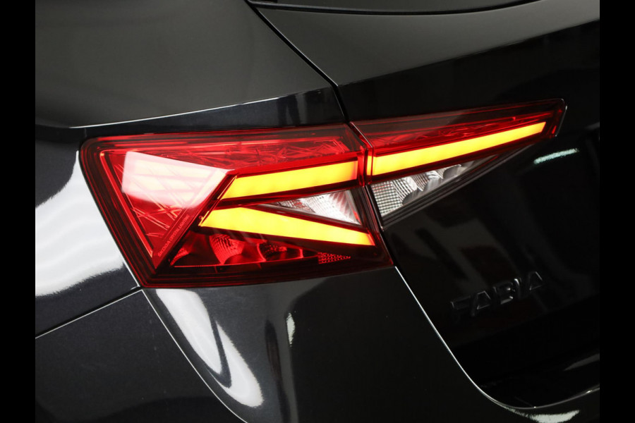 Škoda Fabia 1.0 TSI Monte Carlo 115 pk Automaat (DSG) | Verlengde garantie | Navigatie via App | Parkeersensoren | Achteruitrijcamera | Adaptieve cruise control | Stoelverwarming |