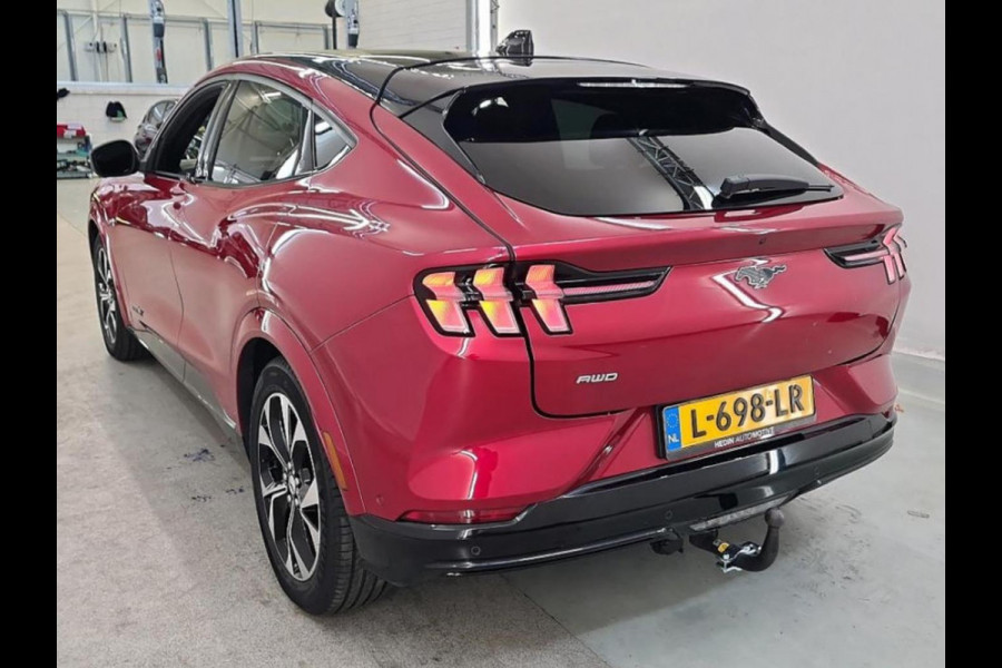 Ford Mustang Mach-E Extended First Edition 337 pk AWD 98 kWh, panoramadak, leder, trekhaak, 1 e eigenaar, NL auto nap