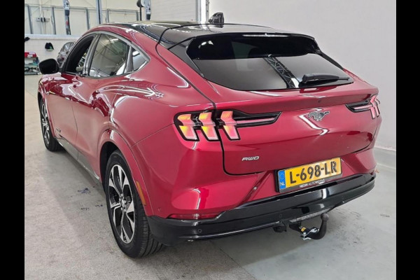 Ford Mustang Mach-E Extended First Edition 337 pk AWD 98 kWh, panoramadak, leder, trekhaak, 1 e eigenaar, NL auto nap